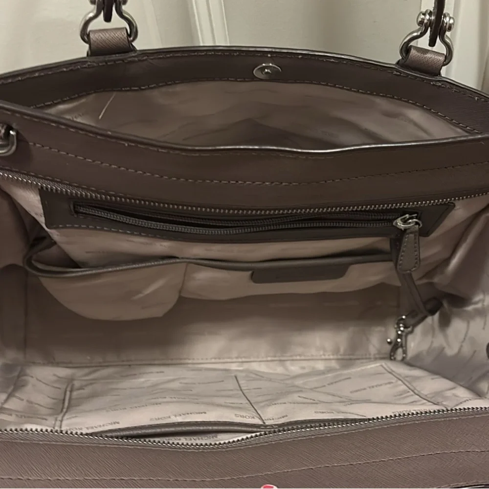 Authentic Michael Kors Handbag - Picture 7 of 9